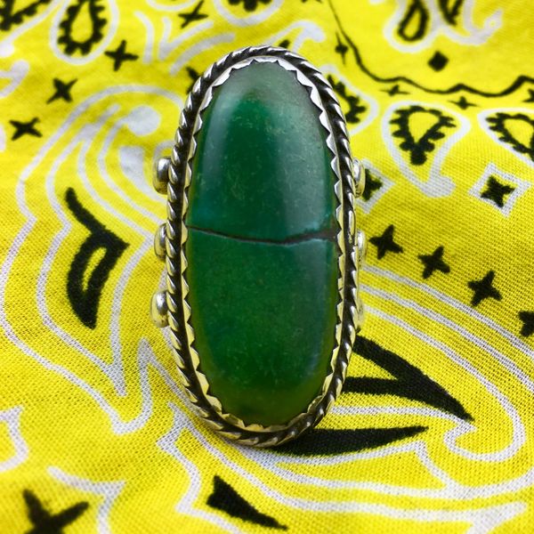 SOLD 1920s FINGER LONG OVAL DOMED CRACKED VARIOUS SHADES OF GREEN OVAL DOMED TURQUOISE INGOT SILVER RING