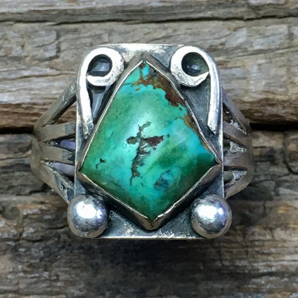 SOLD 1920s INGOT SILVER RAINDROPS, FLOURISHES & SHIELD SHAPED GREEN TURQUOISE SPLIT SHANK RING