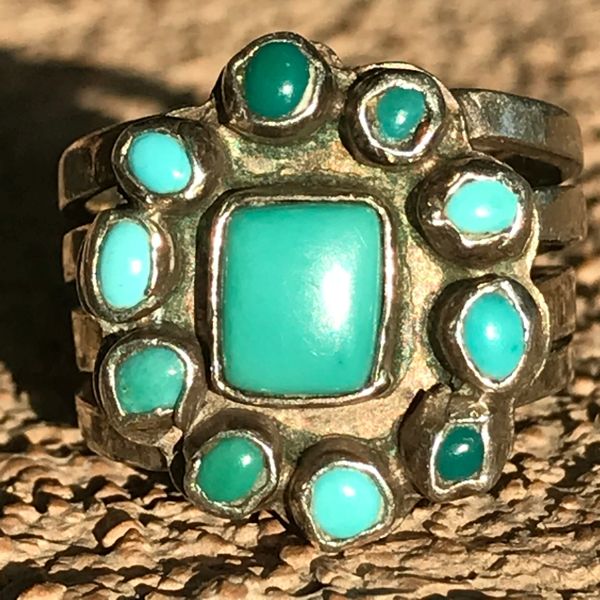 1920s PALE BLUE AND DARK GREEN 11 TINY TURQUOISE STONES INGOT SILVER RING
