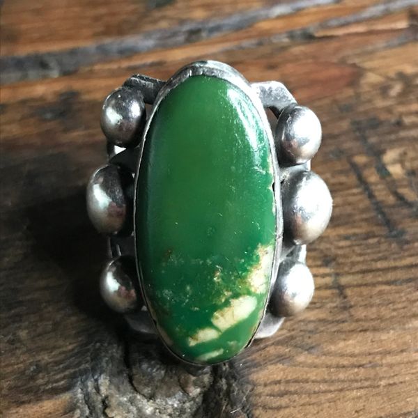SOLD 1920s FRED HARVEY ERA GREEN OVAL TURQUOISE THUNDERBIRD REPOUSSE WHIRLING LOG RING