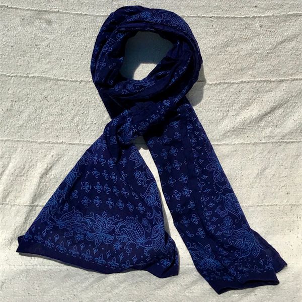 1960s INDOGO OVERDYED ELEPHANT TRUNK UP FLEUR DE LIS COTTON HANDSEWN BANDANNA SCARF