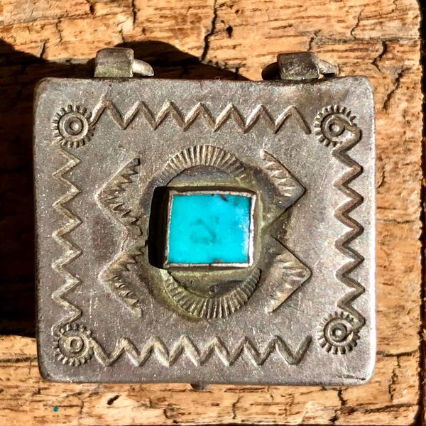 SOLD 1920s THICK SMALL TIGHT SNAP SILVER TURQUOISE PILL BOX