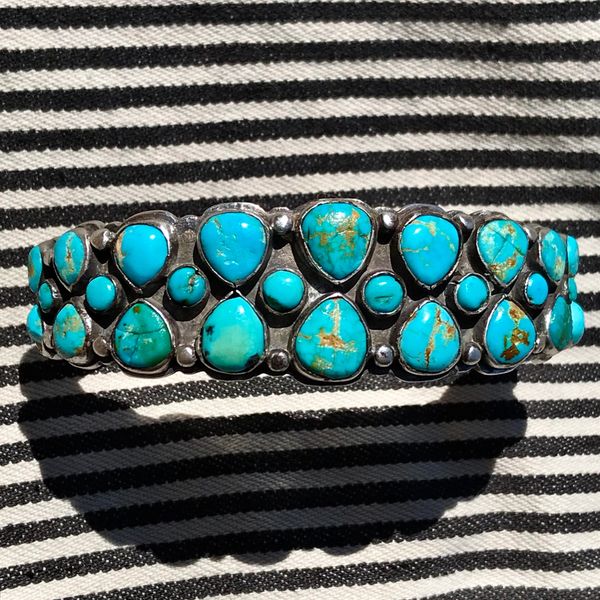 1930s ZUNI BIG LARGE WRIST CLUSTER BLUE & GREEN TURQUOISE ROW CUFF BRACELET  INGOT SILVER