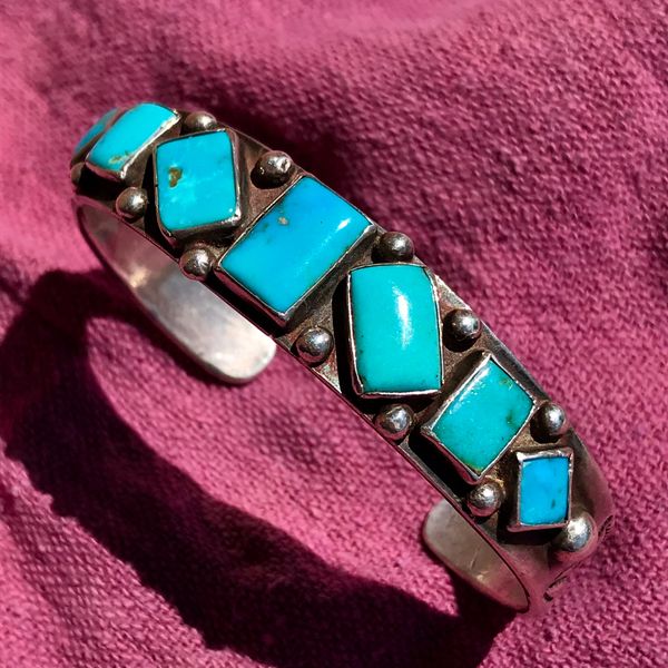 1910s VIVID MEDIUM BLUE TURQUOISE 7 ALTERNATING RECTANGLE STONES INGOT SILVER STAMPED ROW CUFF BRACELET SMALL WRIST