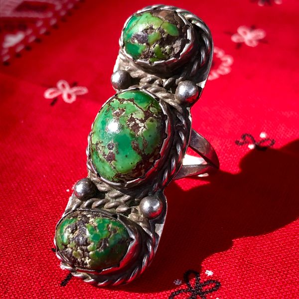 SOLD 1940s FINGER LONG STOPLIGHT GREEN CERILLOS TURQUOISE SILVER RING