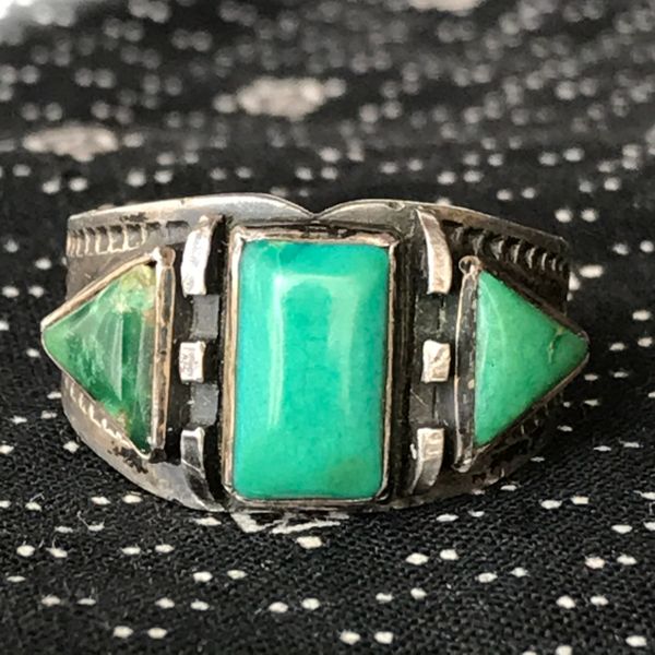 SOLD 1920s FRED HARVEY or H. H. TAMMEN FILE STAMPED WHIRLING LOG GREEN CERILLOS TURQUOISE CIGAR BAND SILVER RING