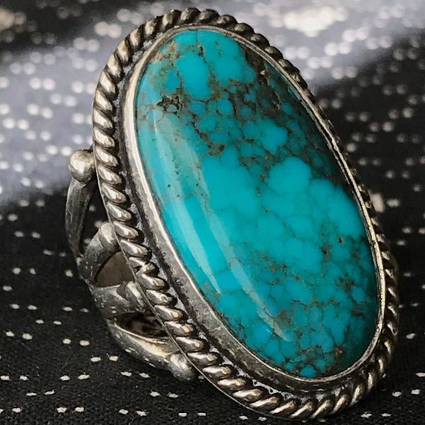 SOLD 1960s SPIDERWEBBED OVAL VIVID BLUE TURQUOISE SIOVER LONG BIG RING
