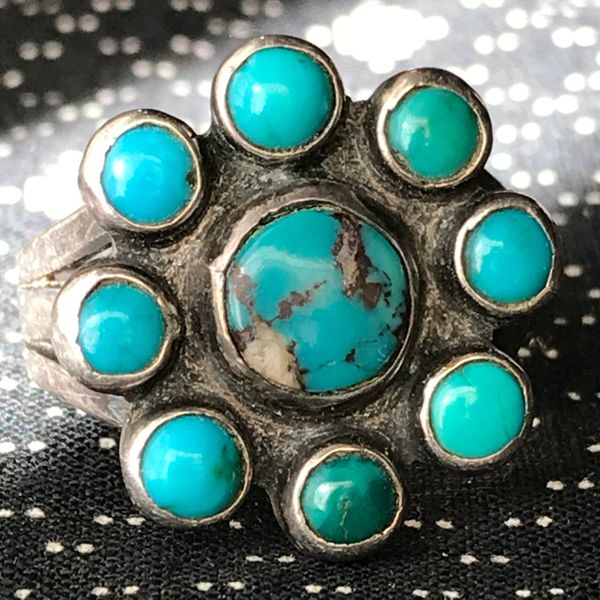 SOLD 1930s ZUNI PETIT CLUSTER VIVID BLUE GEM QUALITY TURQUOISE ROUND SMALL SILVER RING