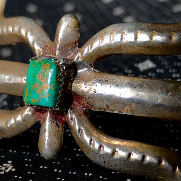 SOLD 1950s SANDCAST SPIDER SHAPED GREEN ROYSTON TURQUOISE SILVER CUFF BRACELET