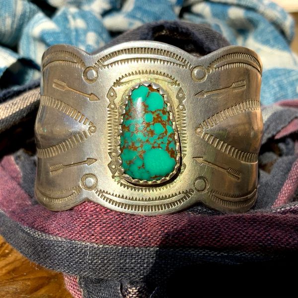 SOLD 1940s WOLF ROBE HUNT INGOT SILVER REPOUSSE & BLUE SPIDERWEB TURQUOISE WIDE CUFF BRACELET SMALL WRIST