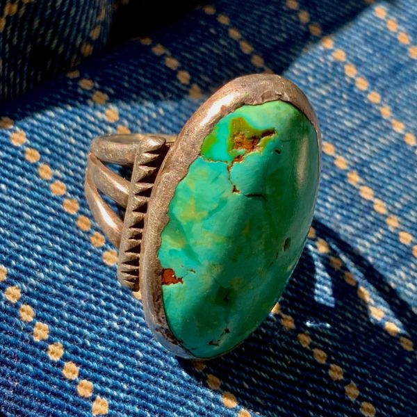 1900 CHISELED SPLIT SHANK INGOT SILVER WELL WORN YELLOW, GREEN AND BLUE HUGE DOMED OVAL PERSIAN LONG TURQUOISE RING