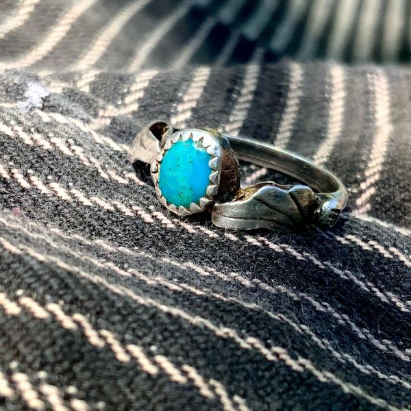 SOLD 1910s DAINTY WINGED BLUE TURQUOISE INGOT SILVER RING WITH HANDCUT BEZEL