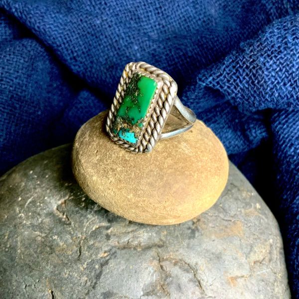 SOLD 1930s GREEN & BLUE TURQUOISE RECTANGLE MENS RING SILVER TWISTED WIRE SPLIT SHANK