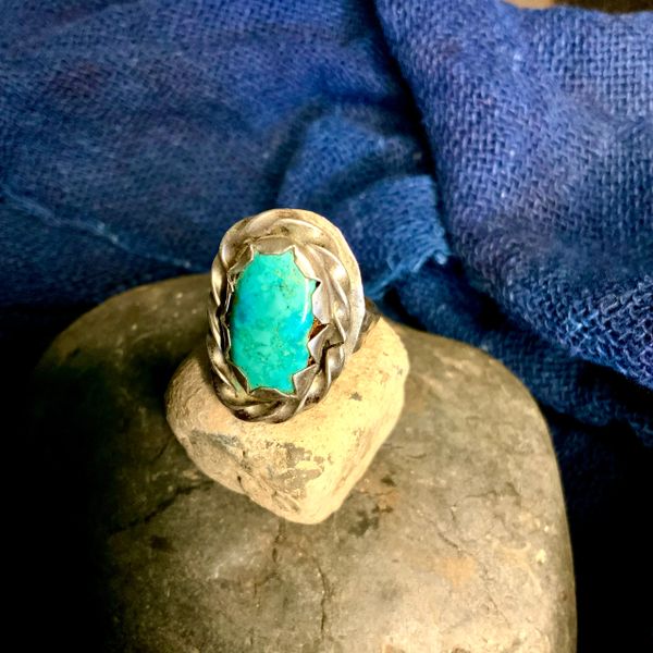 1970s GREEN TURQUOISE OVAL TWISTED SILVER WIRE