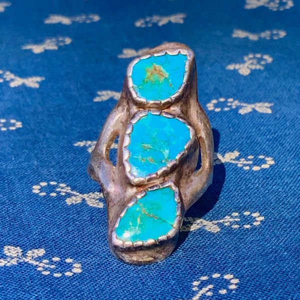 1930s FINGER LONG 3 NEON EARLY NAVAJO BLUE GEM TURQUOISE STONE SANDCAST SILVER RING