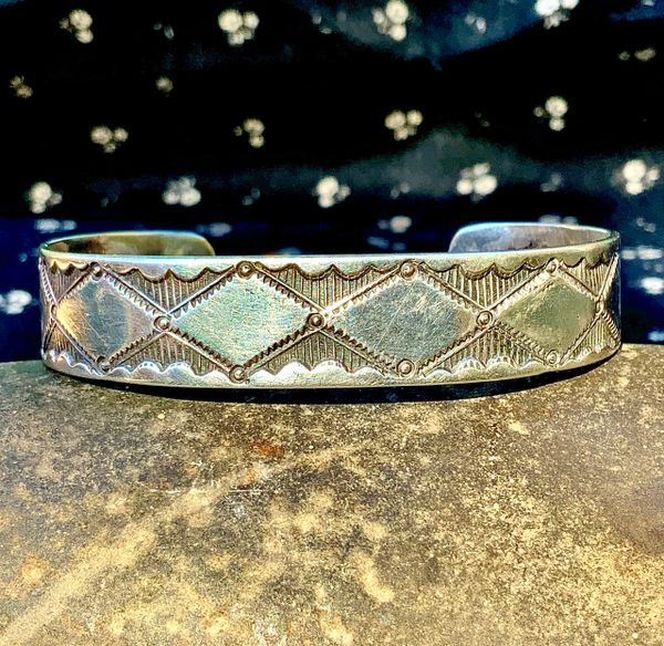 1920s EARLY NATIVE AMERICAN STAMPED INGOT SILVER ART DECO GEOMETRIC NAVAJO CUFF BRACELET