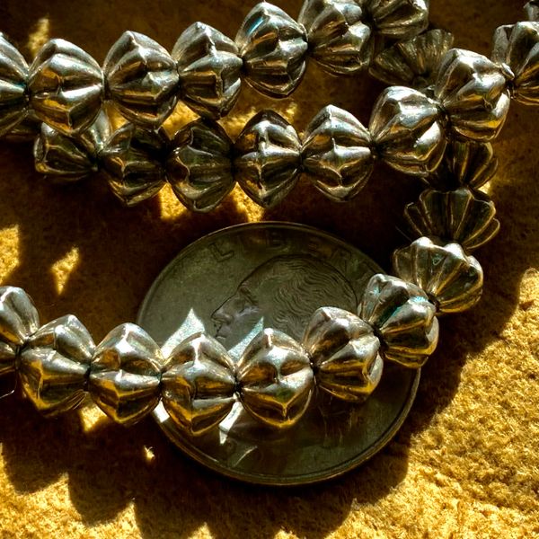 1940s RARE FRED HARVEY EARLY NAVAJO NECKLACE OF HOGAN [ROOF] BENCH BEADS