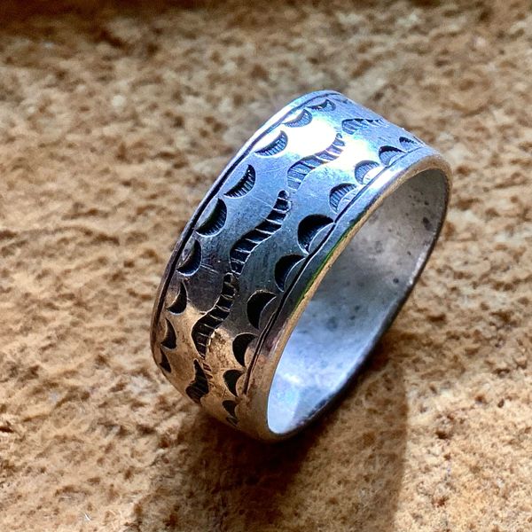 SOLD 1930s EARLY NAVAJO STAMPED SILVER BAND RING COLD CHISELED SIMPLE MENS