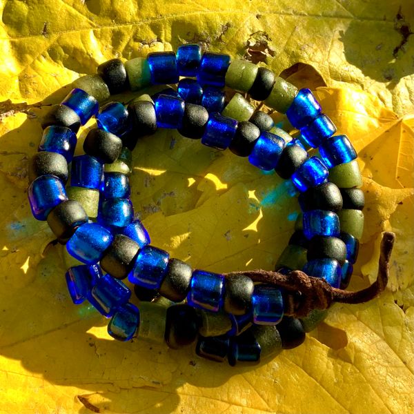 1800s & 1900s BLACK, GREEN & COBALT BLUE AFRICAN TRADE BEADS GLASS NECKLACE 22" ON HAND-CUT AMERICAN DEER SKIN LEATHER STRAP