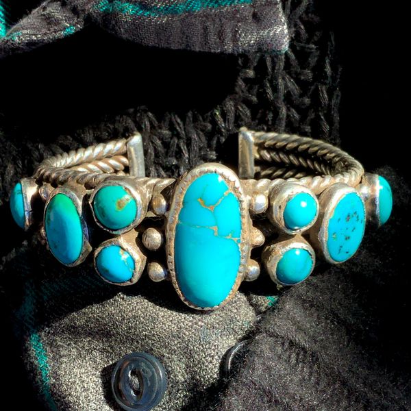 SOLD 1920s HAND PULLED HAND DRAWN INGOT WIRE NEON BLUE ROUND & OVAL BIG MENS TURQUOISE ROW CUFF BRACELET