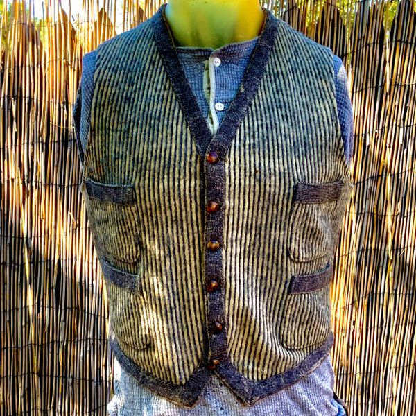 1930s MERINO WOOL & MOHAIR SOLD MENS KNIT SWEATER HUNTING VEST TWO TONE TAN & BROWN