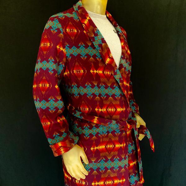 1980s PENDELTON REVERSIBLE PURPLE OR BROWN NATIVE AMERICAN SOUTHWESTERN WOOL MENS BATHROBE