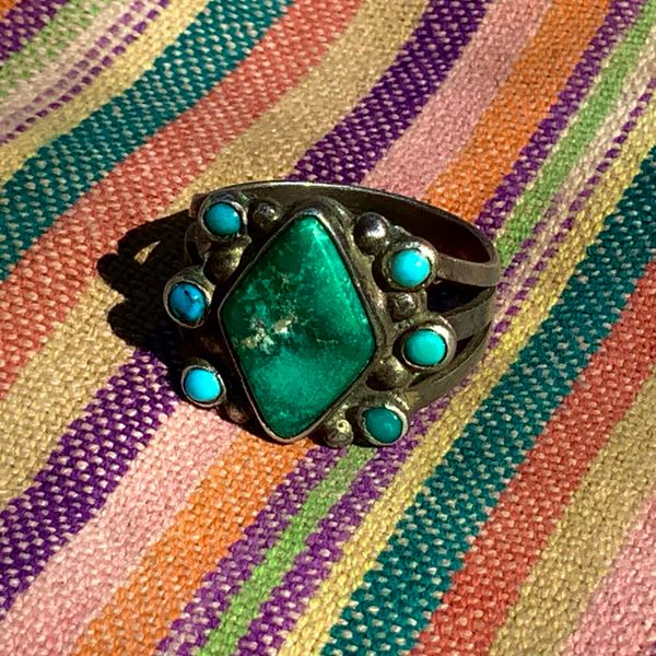 SOLD 1940s ZUNI CLUSTER RING SILVER BLUE & GREEN TURQUOISE SPLIT SHANK BIG MENS SIZE