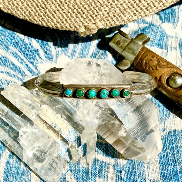 SOLD 1920s WELL WORN SWEDGED, FLAT TOPPED, ZUNI CARINATED PETIT POINT STAMPED CHISELED INGOT SLIM STACKABLE INGOT SILVER CUFF BRACELET WITH 4 GREASY BLUE & GREEN TURQUOISE STONES