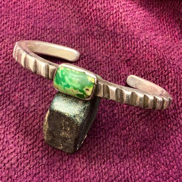 1890s - 1900s RARE PUEBLO SLIM, THICK & HEAVY COLD CHISELED INGOT SILVER CUFF BRACELET WITH PALE GREEN BREAD LOAF SHAPED TURQUOISE STONE INSET