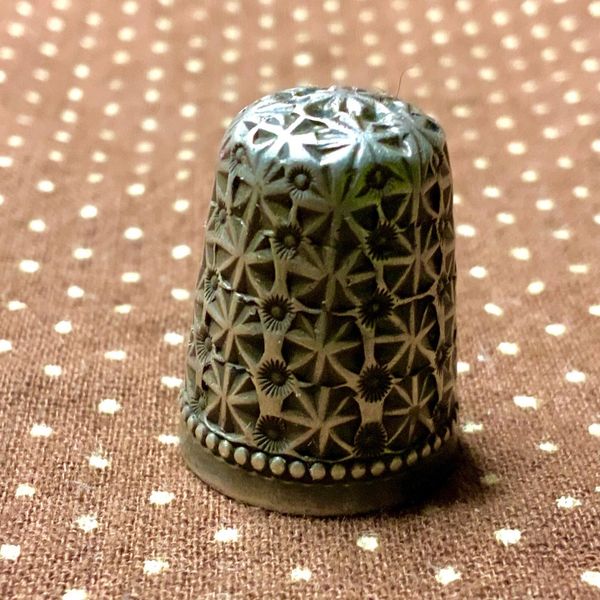 1920s FRED HARVEY ERA HEAVILY STAMPED SILVER THIMBLE FOR JAPANESE LDY FONGERS