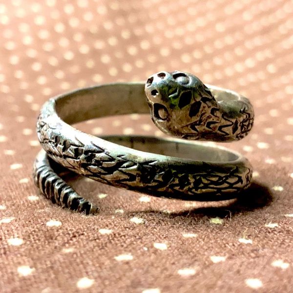 SOLD 1940s SNAKE STYLE REVIVAL FROM 1980s INGOT SILVER HOPI RING BAND