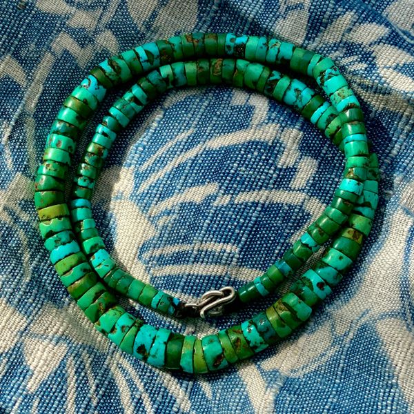 SOLD 1920s GREASY DARK GREEN LIGHT GREEN & SOME BLUE, GRADUATED HEISHI NECKLACE 18"
