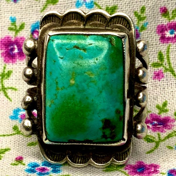 1930s Navajo Bread Loaf Shaped Green Turquoise with Stamped Silver Split Shank Ring