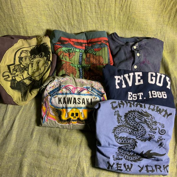 SIZE 40 CHEST VINTAGE T-SHIRT LOT WITH 1970s IRON ONS