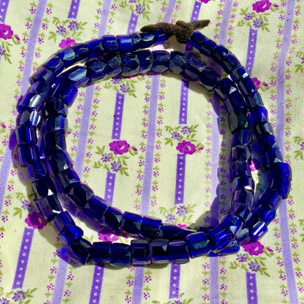 ALASKAN NATIVE AMERICAN COBALT FACETED RUSSIAN BLUE GLASS ANTIQUE TRADE EADS