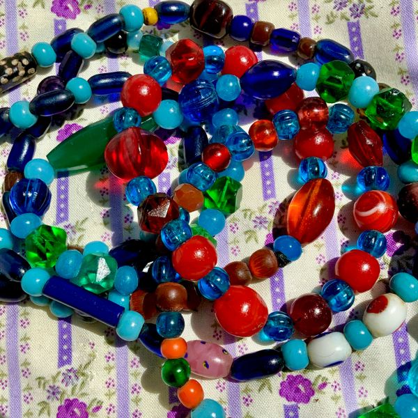1700s - 1800s NATIVE AMERICAN GLASS TRADE BEADS