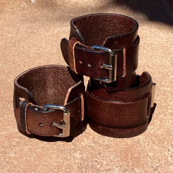 1 BUCKLE SHINY BROWN LEATHER CUFF BRACELET