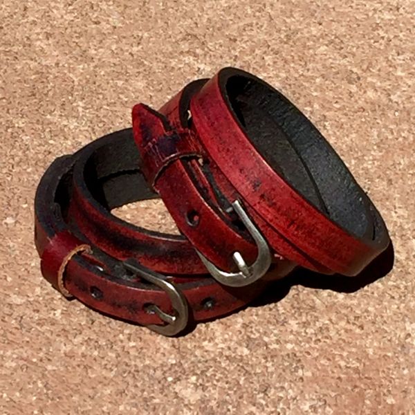 RED LEATHER 1 BUCKLE DOUBLE WRAP BRACELT CUFF