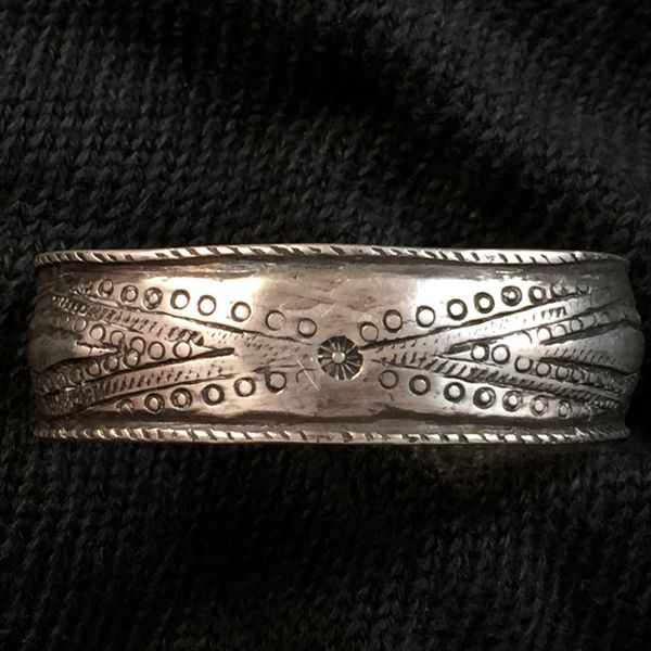 SOLD 1870s INDIGENOUS AMERICAN INGOT SILVER CHISELED FILED CUFF BRACELET