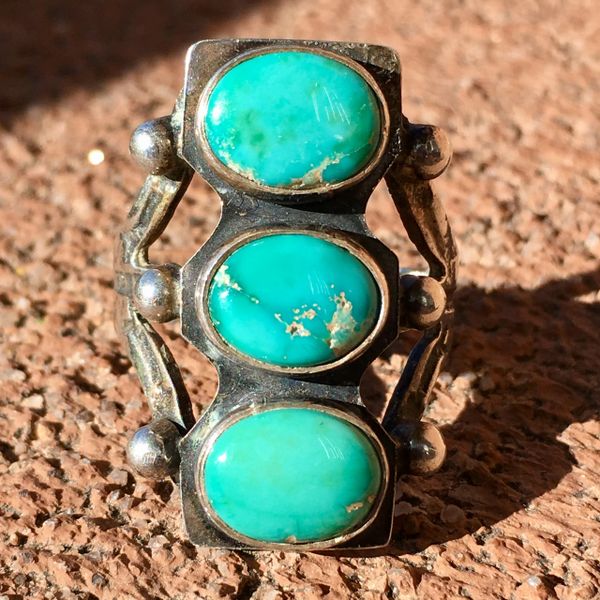 SOLD 1920s OVAL STOPLIGHT BLUE GREEN TURQUOISE RING