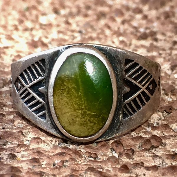 SOLD 1920s STAMPED ARROWS CERILLOS GREEN OVAL SMALL INGOT SILVER RING