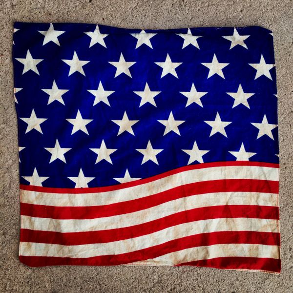 SOLD 1980s VINTAGE AMERICAN FLAG BANDANNA