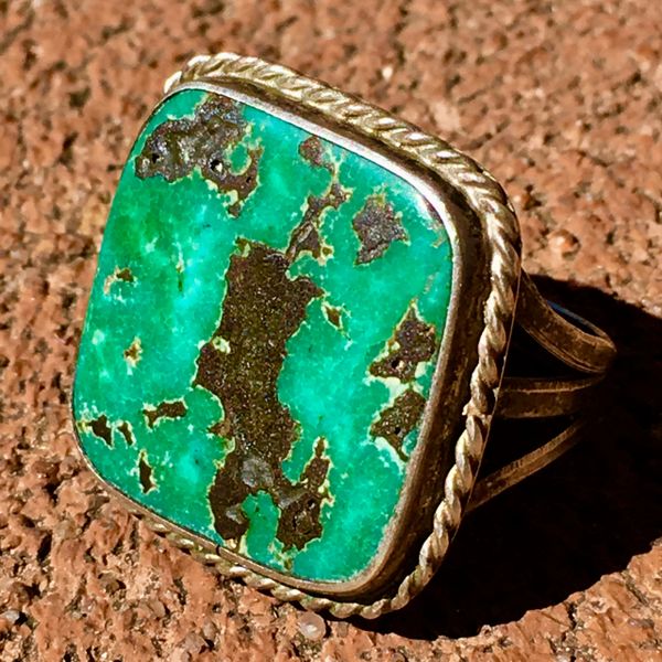 SOLD 1940s VIVID BLUE GREEN BLACK SQUARE FLAT TURQUOISE SILVER RING