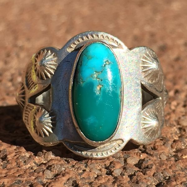 SOLD 1920s ARROWS & PEYOTE BUTTON REPOUSSE’ SILVER OVAL 2 TONE VIVID BLUE TURQUOISE RING