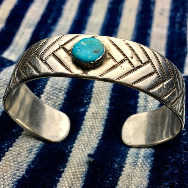 1920s INGOT SILVER INDIGENOUS NAVAJO FILE STAMPED WOVEN PATTERN WITH SMALL BRIGHT BLUE CIRCLE SHAPED TURQUOISE CUFF BRACELET OWNED BY MAXINE BENALLY