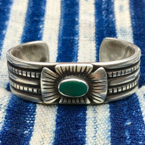 SOLD 1940s SMALL WRIST US NAVAJO GUILD ERA REVIVAL OF 1870s STYLE INGOT GREEN TURQUOISE CHISELED BOW BRACELET
