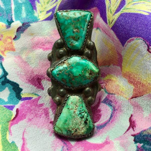 SOLD 1920s FINGER LONG BOW SHAPED BLUE GREEN TURQUOISE WITH HAND CUT BEZELS INGOT SILVER RING