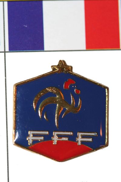 FRANCE FFF LOGO FIFA WORLD CUP SOCCER LOGO LAPEL PIN BADGE .. NEW AND IN A PACKAGE
