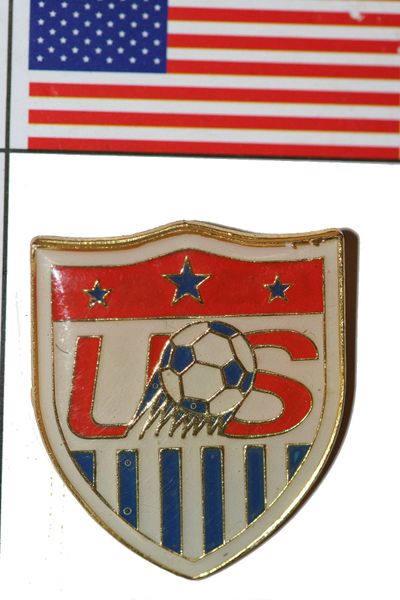 USA FIFA WORLD CUP SOCCER LAPEL PIN BADGE .. NEW AND IN A PACKAGE