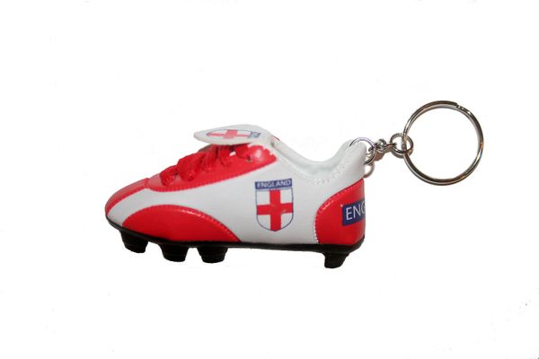 ENGLAND COUNTRY FLAG SHOE CLEAT KEYCHAIN .. NEW AND IN A PACKAGE